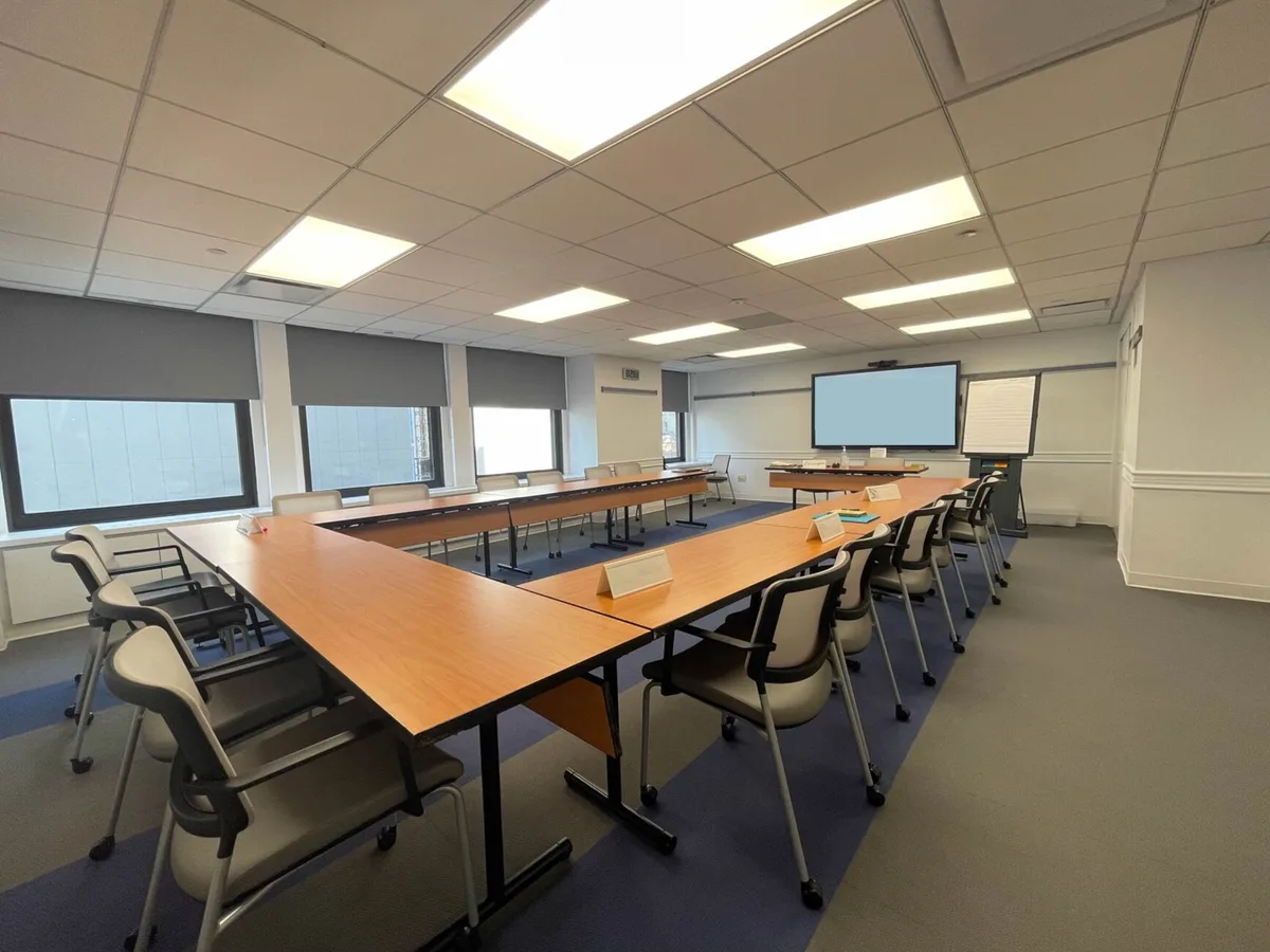 Versatile Training and Meeting Rooms in Midtown Manhattan, 64 sqm, corporate event, pop-up rental in New York, interior view