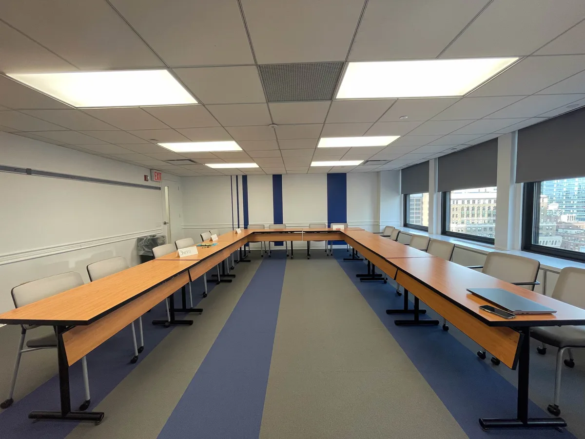 Versatile Training and Meeting Rooms in Midtown Manhattan, 64 sqm, corporate event, pop-up rental in New York, second interi…