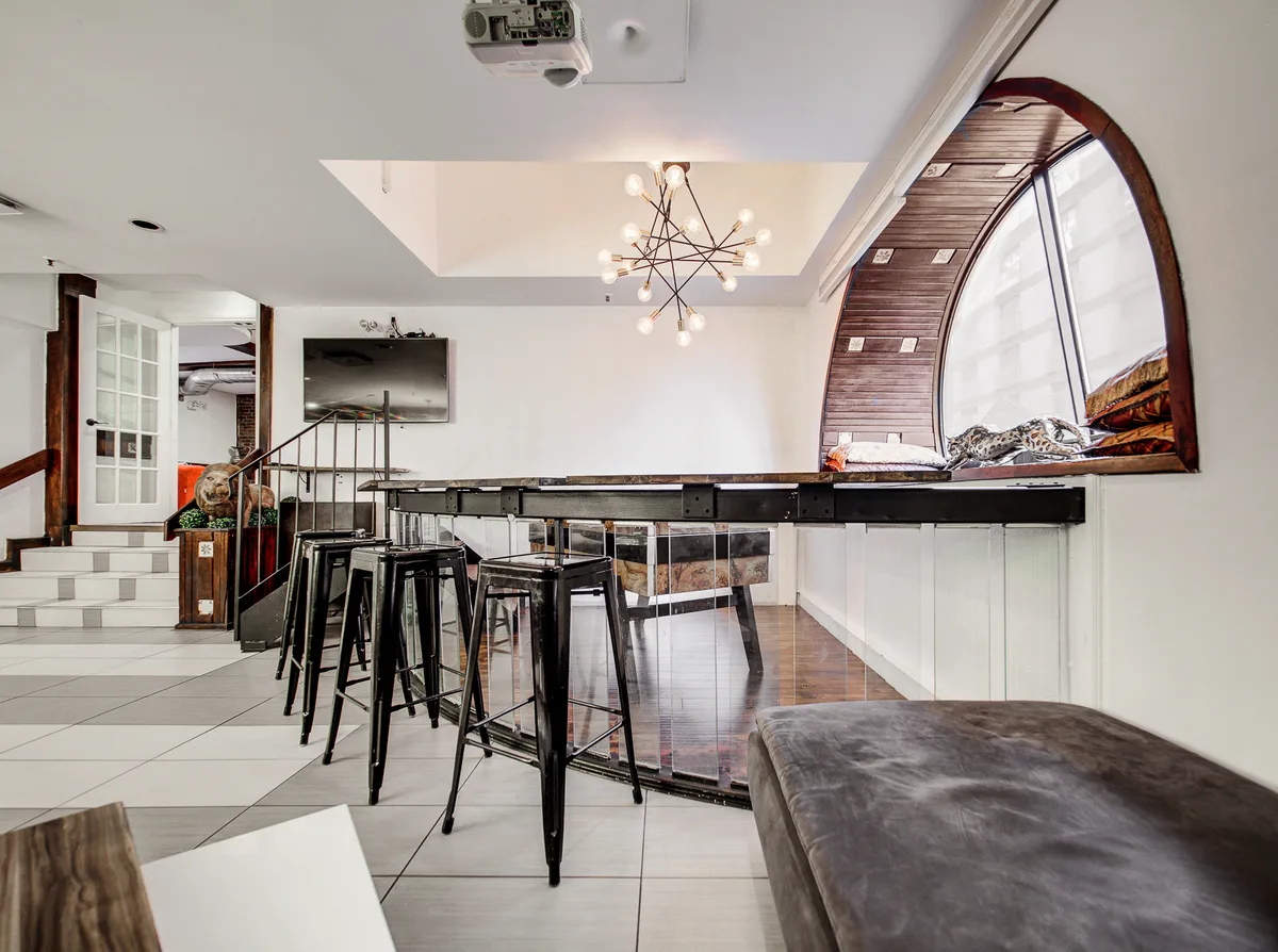 Versatile Two-Floor Event Venue in Downtown Montreal, 372 sqm, private event, pop-up rental in Montréal, second interior view