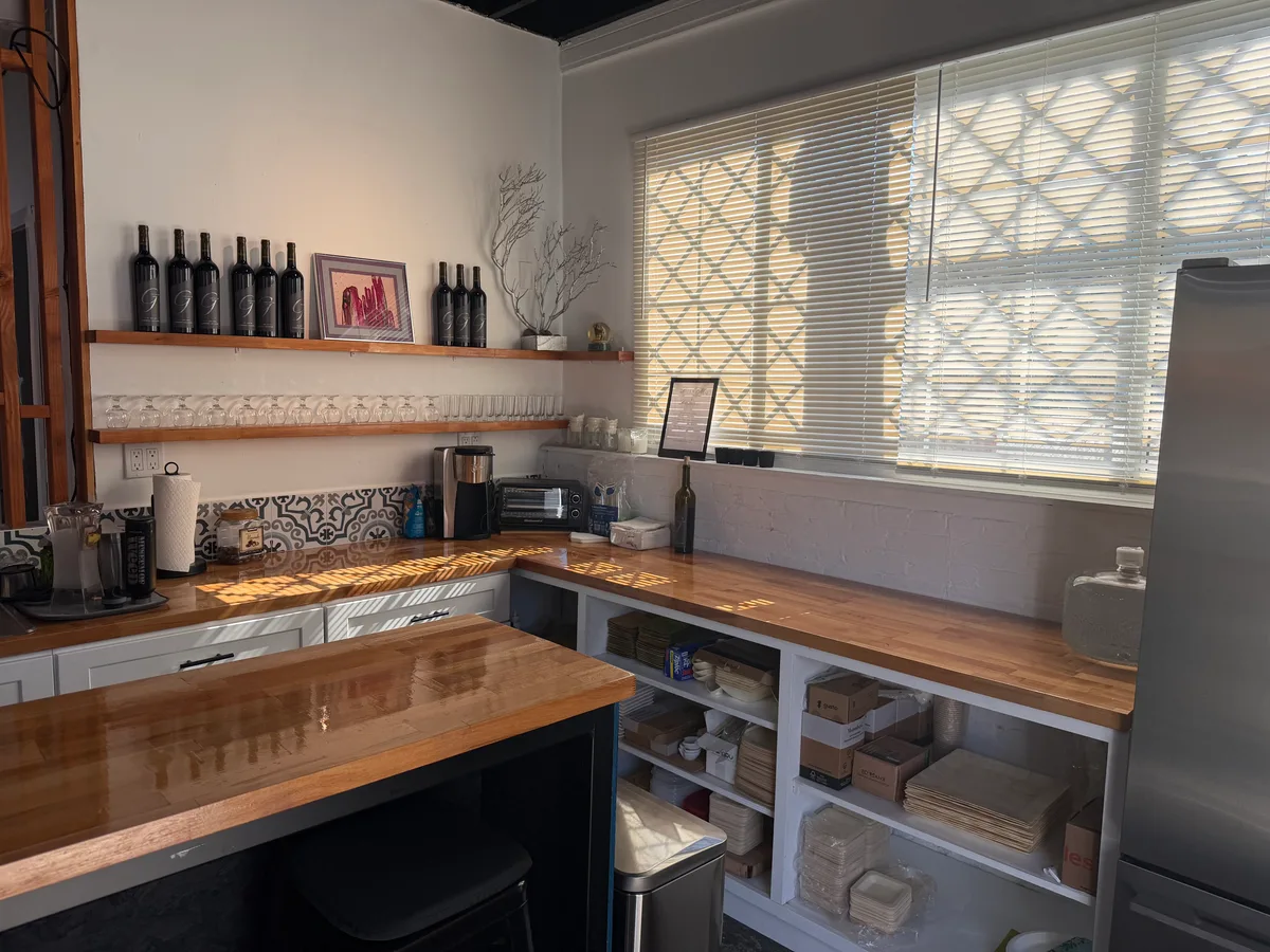 Versatile Upper-Level Gallery Space for Rent, 112 sqm, product launch, pop-up rental in Los Angeles, third interior view