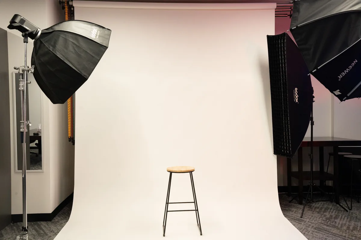 Versatile Urban Industrial Studio with Production Sets, 79 sqm, photo shoot, pop-up rental in Toronto, interior view