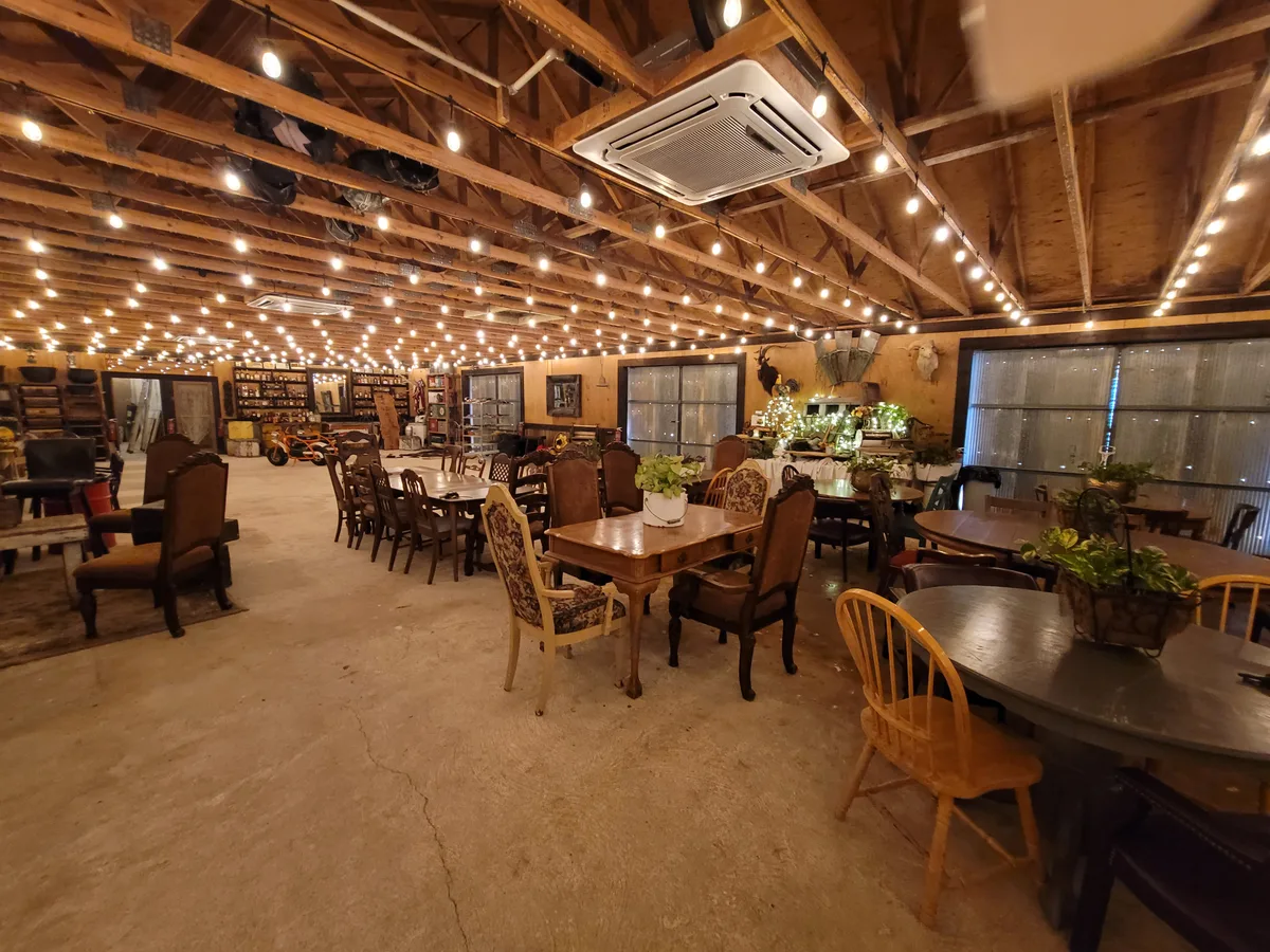Versatile Venue for Media Projects, 372 sqm, photo shoot, pop-up rental in Azle