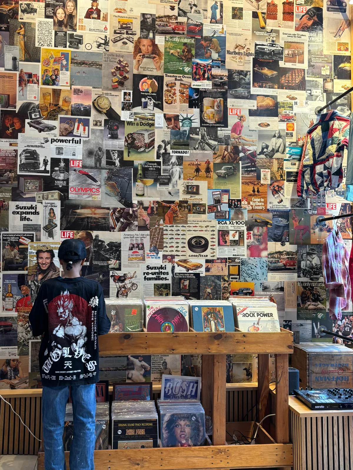 Versatile Vintage Retail Space on Broadway, 9 sqm, product launch, pop-up rental in New York, additional interior view