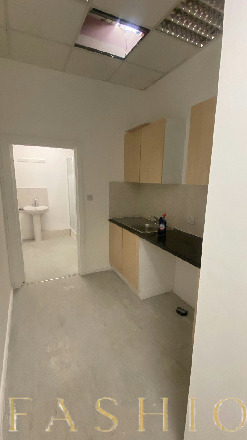Versatile Warehouse Space with Two Spacious Rooms, 929 sqm, workshop, pop-up rental in Greater London, additional interior v…