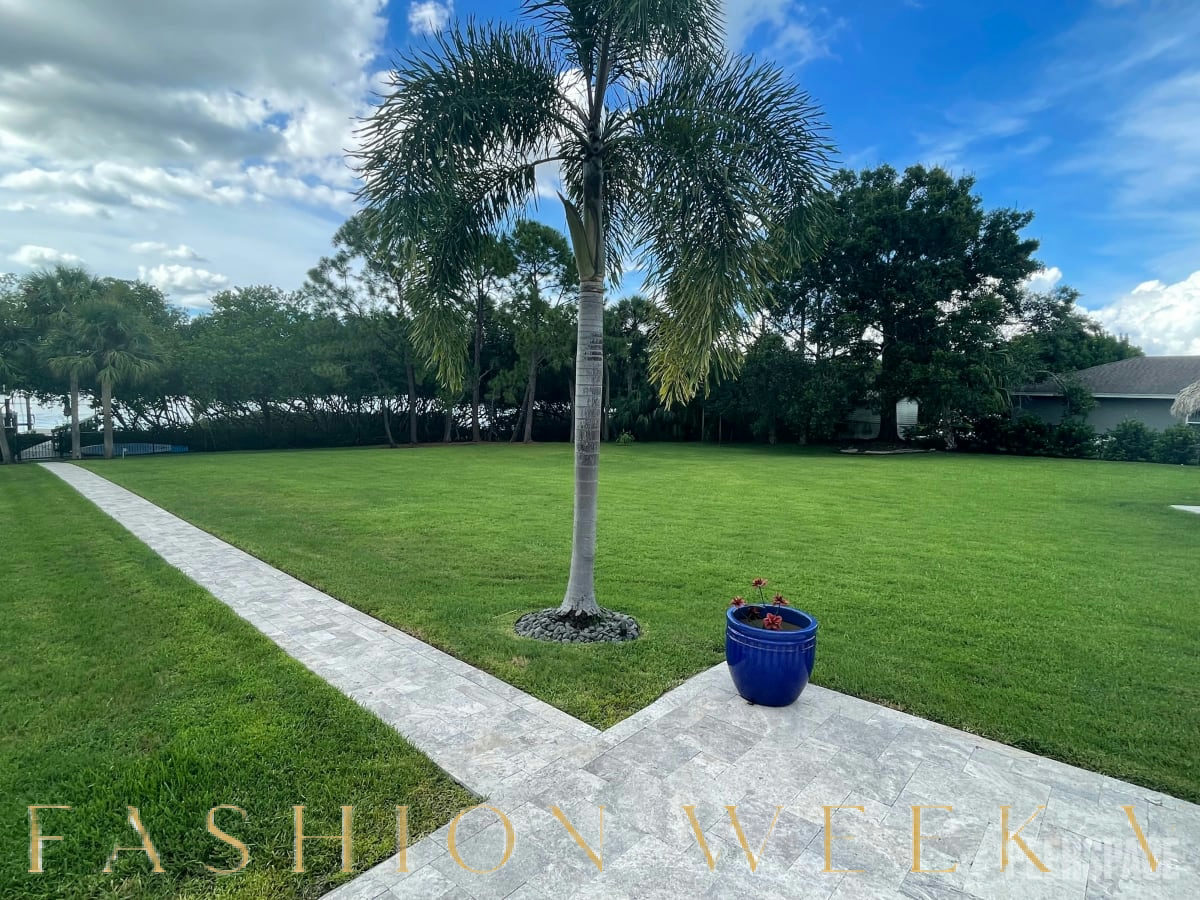 Versatile Waterfront Venue for Events and Productions, 604 sqm, video production, pop-up rental in Tampa, second interior vi…