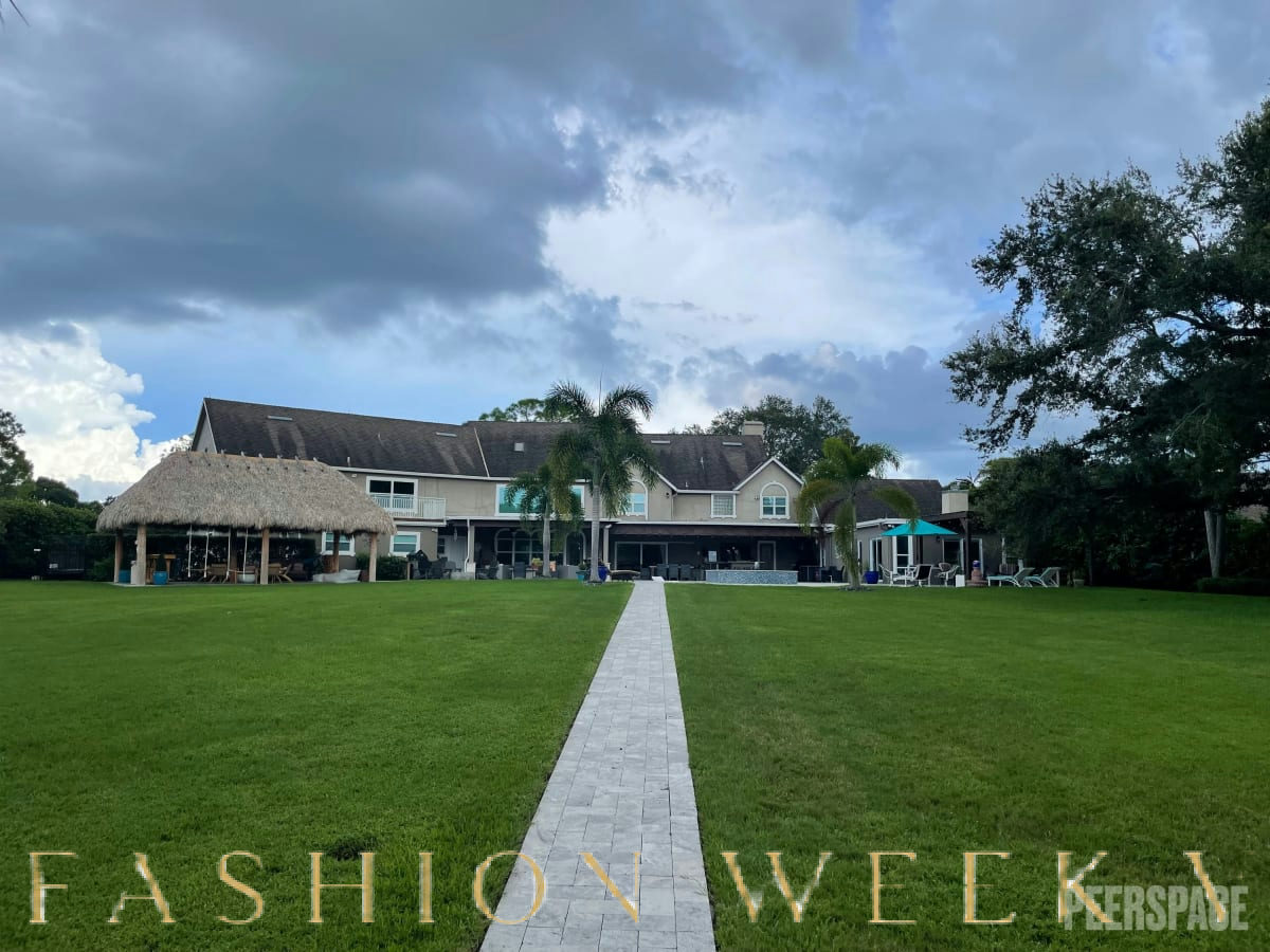Versatile Waterfront Venue for Events and Productions, 604 sqm, video production, pop-up rental in Tampa, additional interio…
