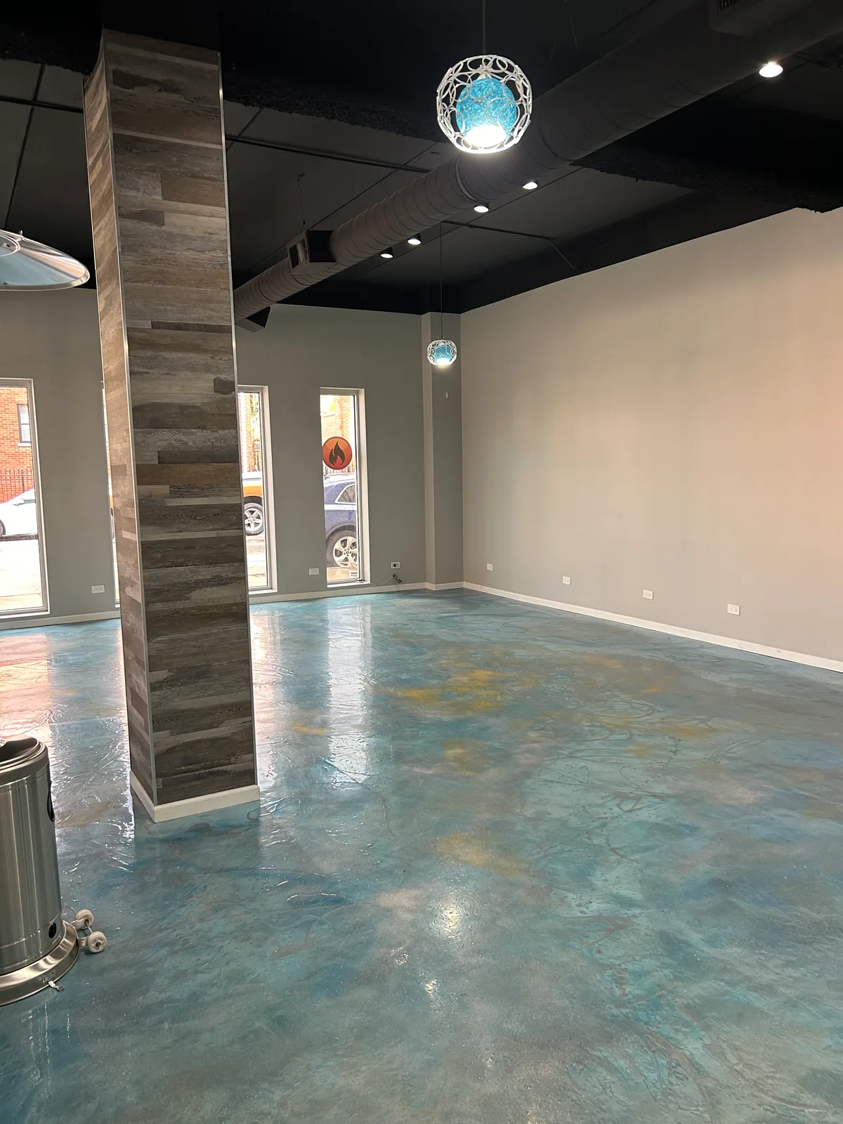 Versatile West Town Venue with Garden Patio, 125 sqm, pop up store in Chicago, second interior view