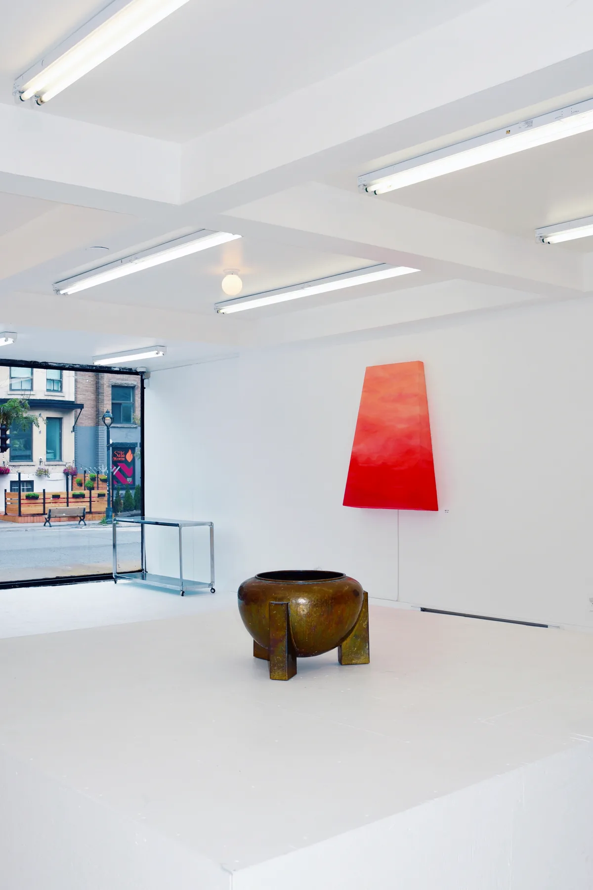 Versatile White Box Gallery for Events on Park Avenue, 186 sqm, art exhibition, pop-up rental in Montréal, interior view