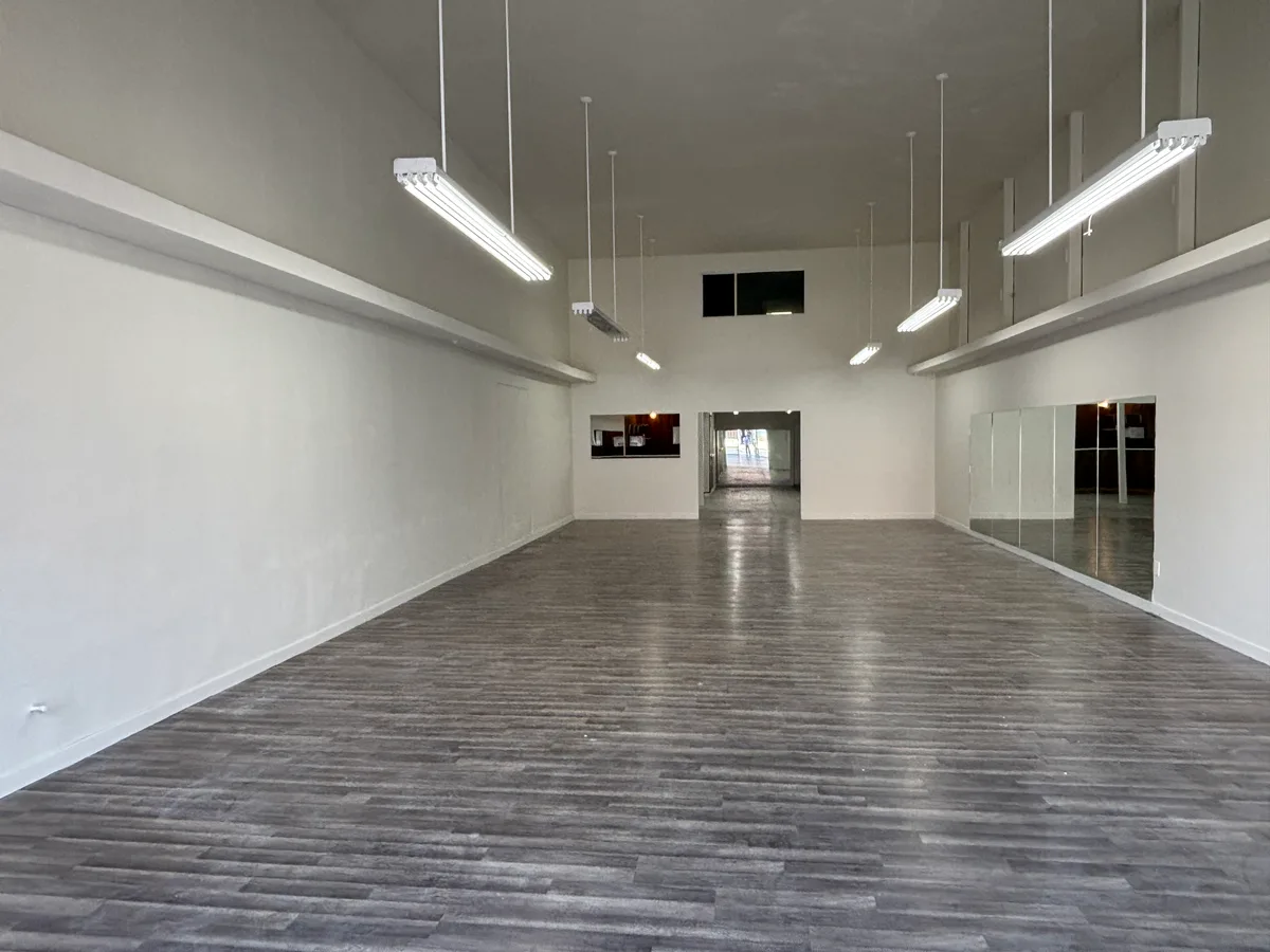 Versatile White Box Store in Hollywood, 297 sqm, art exhibition, pop-up rental in Los Angeles