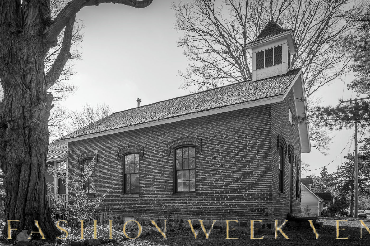 Versatile Workspace in Historic Frains Lake Schoolhouse, 121 sqm, gallery showing, pop-up rental in Ann Arbor