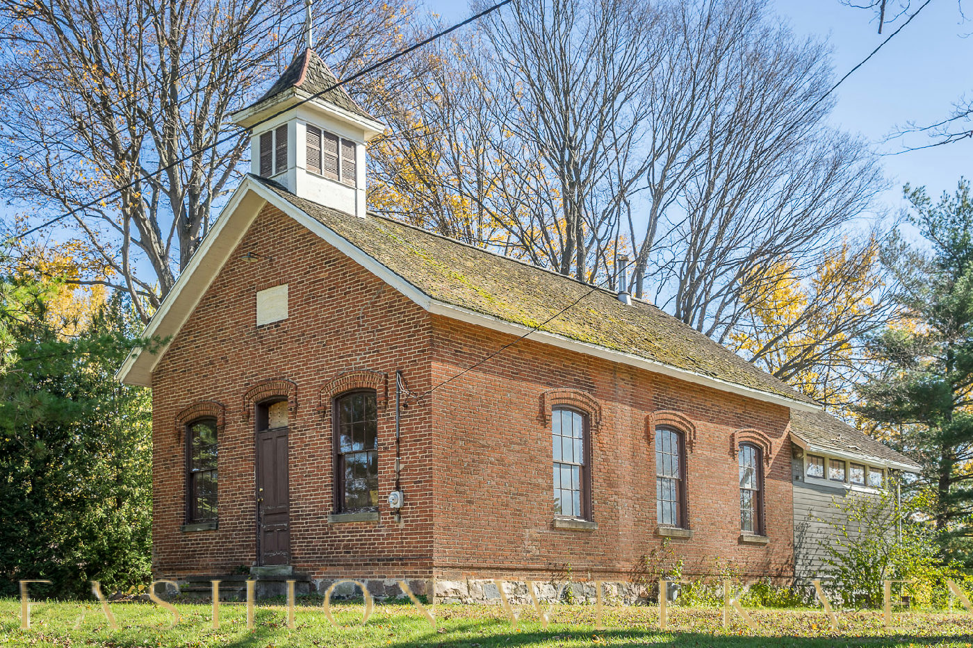 Versatile Workspace in Historic Frains Lake Schoolhouse, 121 sqm, gallery showing, pop-up rental in Ann Arbor, second interi…