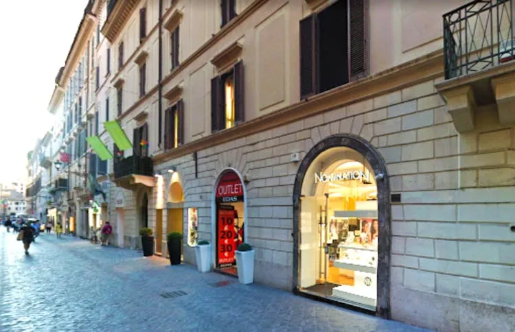 Via Frattina Retail and Showroom Space in Rome — 2