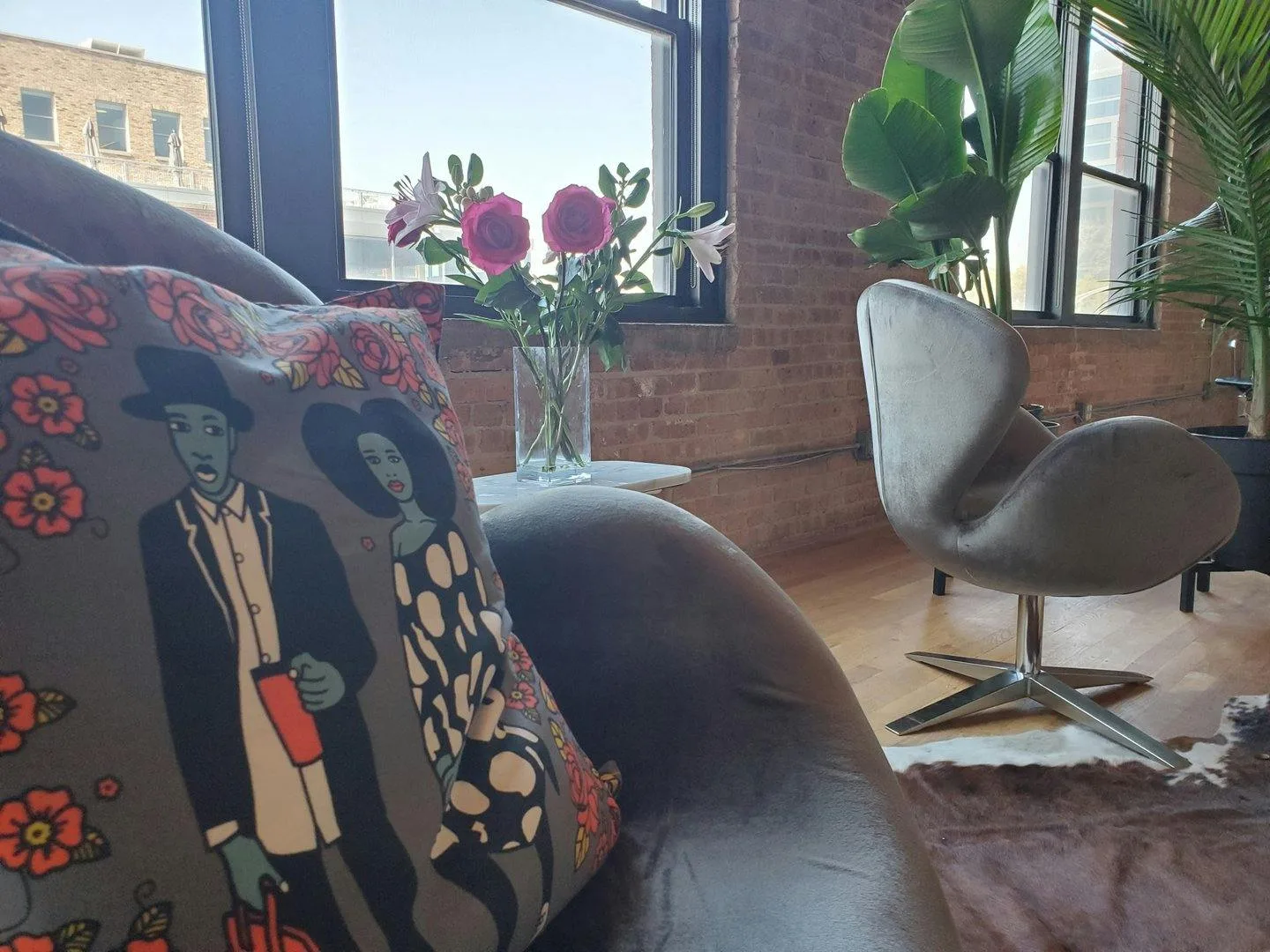 Vibrant Fulton Market Studio in Chicago — 3