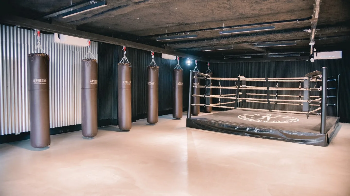 Vintage Boxing Club for Shoots and Events in Alfortville — 3