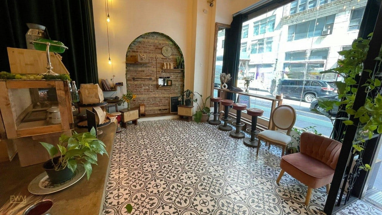 Vintage Commercial Space in Midtown Manhattan, 47 sqm, pop up store in New York