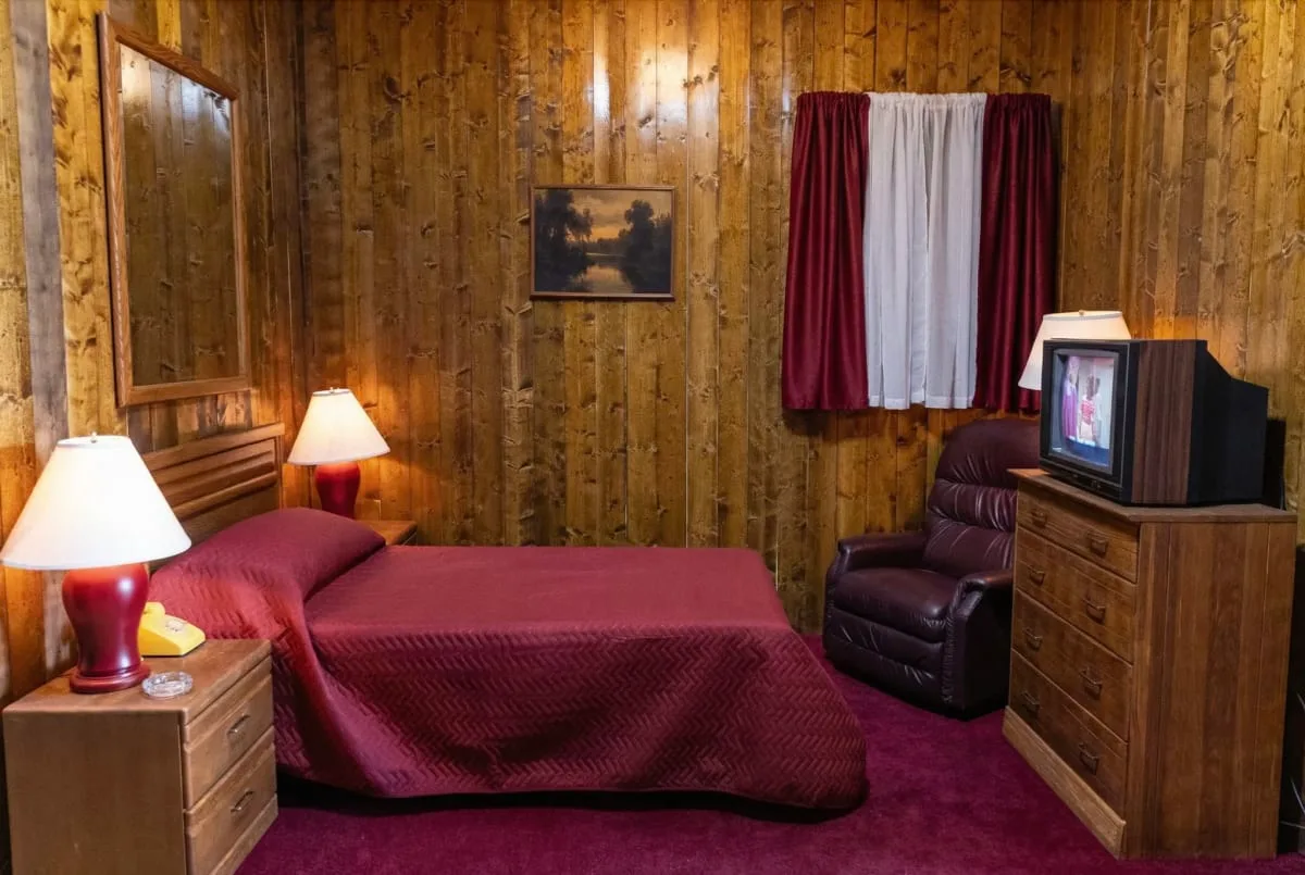Vintage Motel Studio with Retro Americana Vibes, 95 sqm, photo shoot, pop-up rental in Chicago
