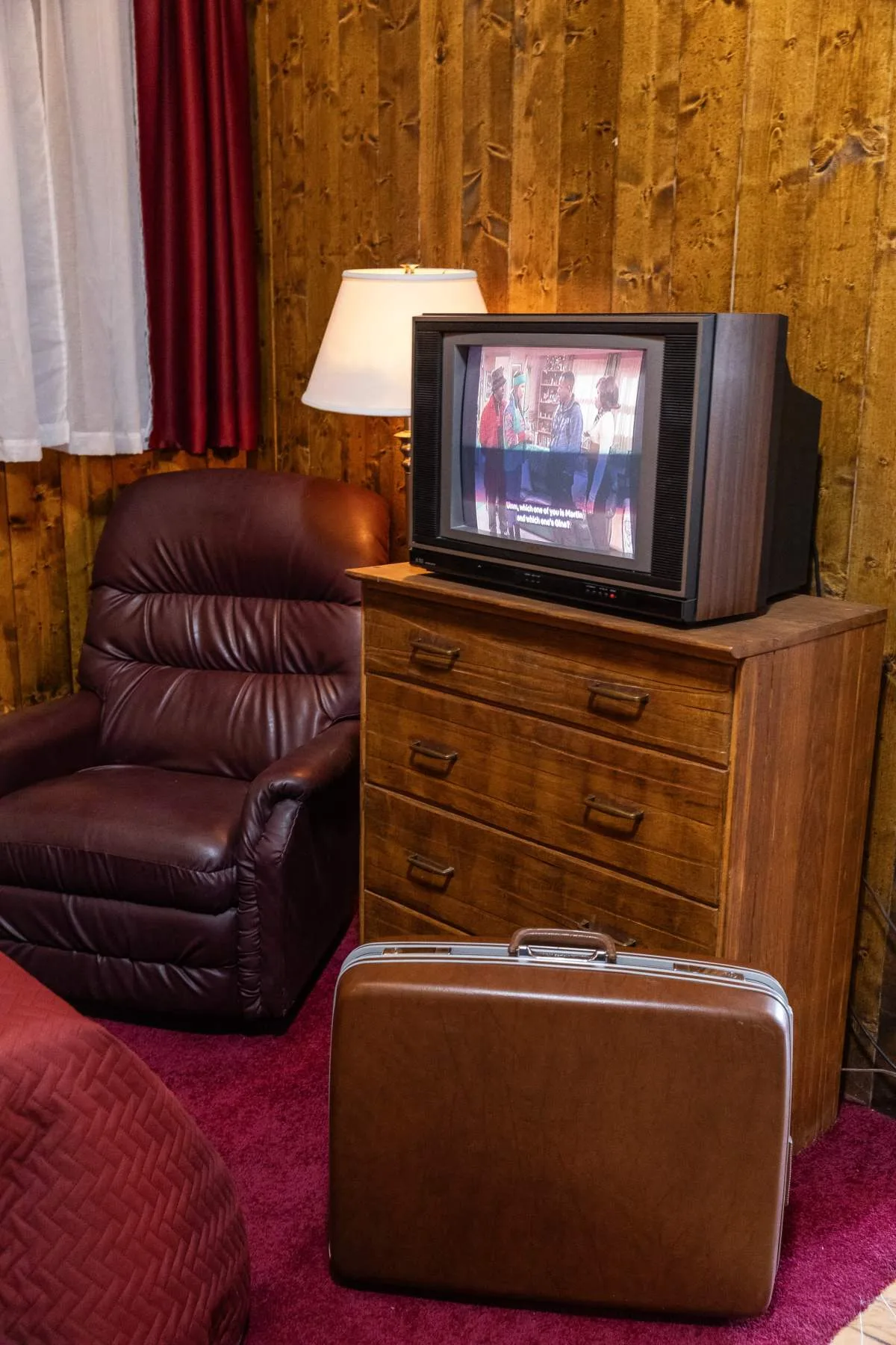 Vintage Motel Studio with Retro Americana Vibes, 95 sqm, photo shoot, pop-up rental in Chicago, interior view