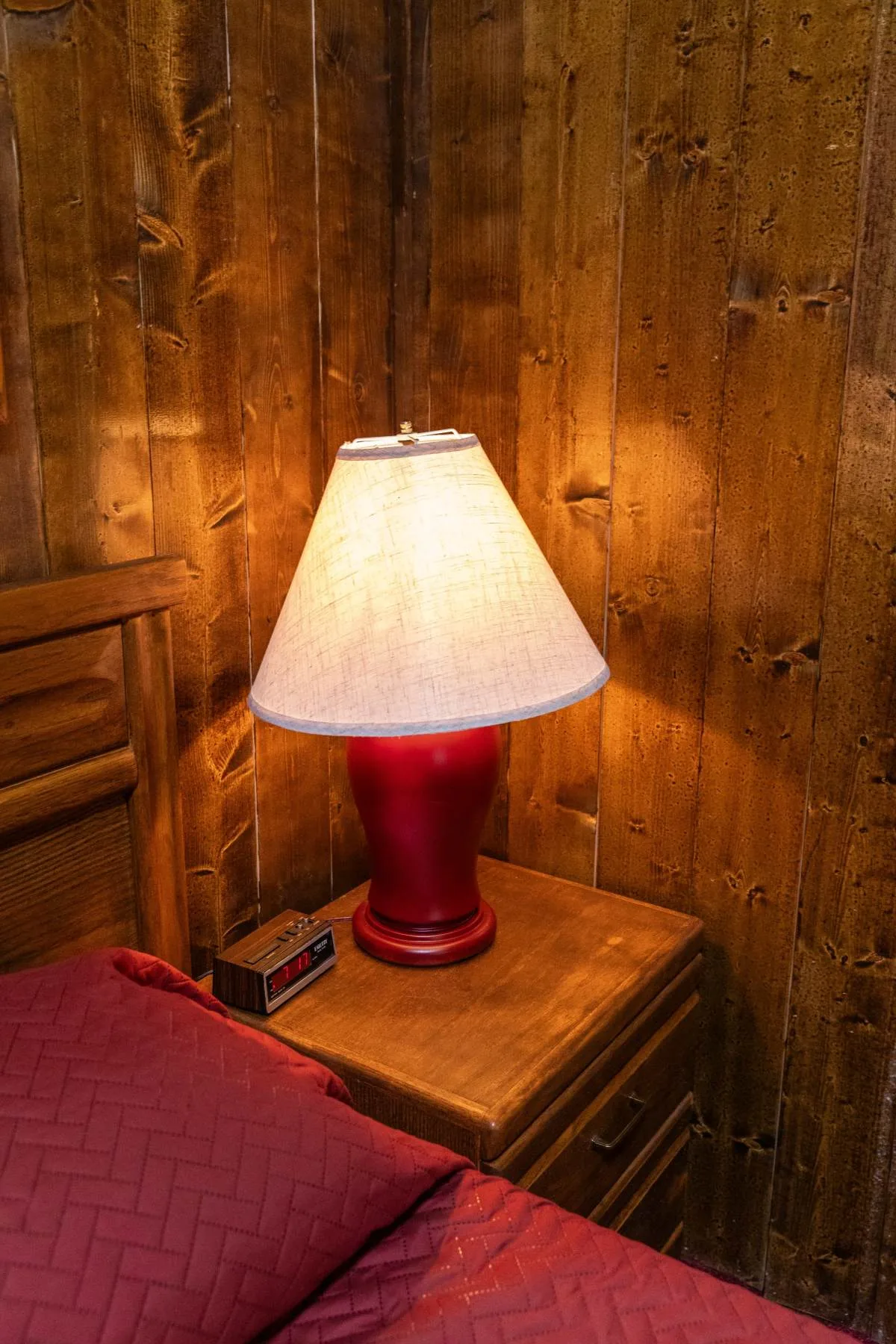 Vintage Motel Studio with Retro Americana Vibes, 95 sqm, photo shoot, pop-up rental in Chicago, second interior view