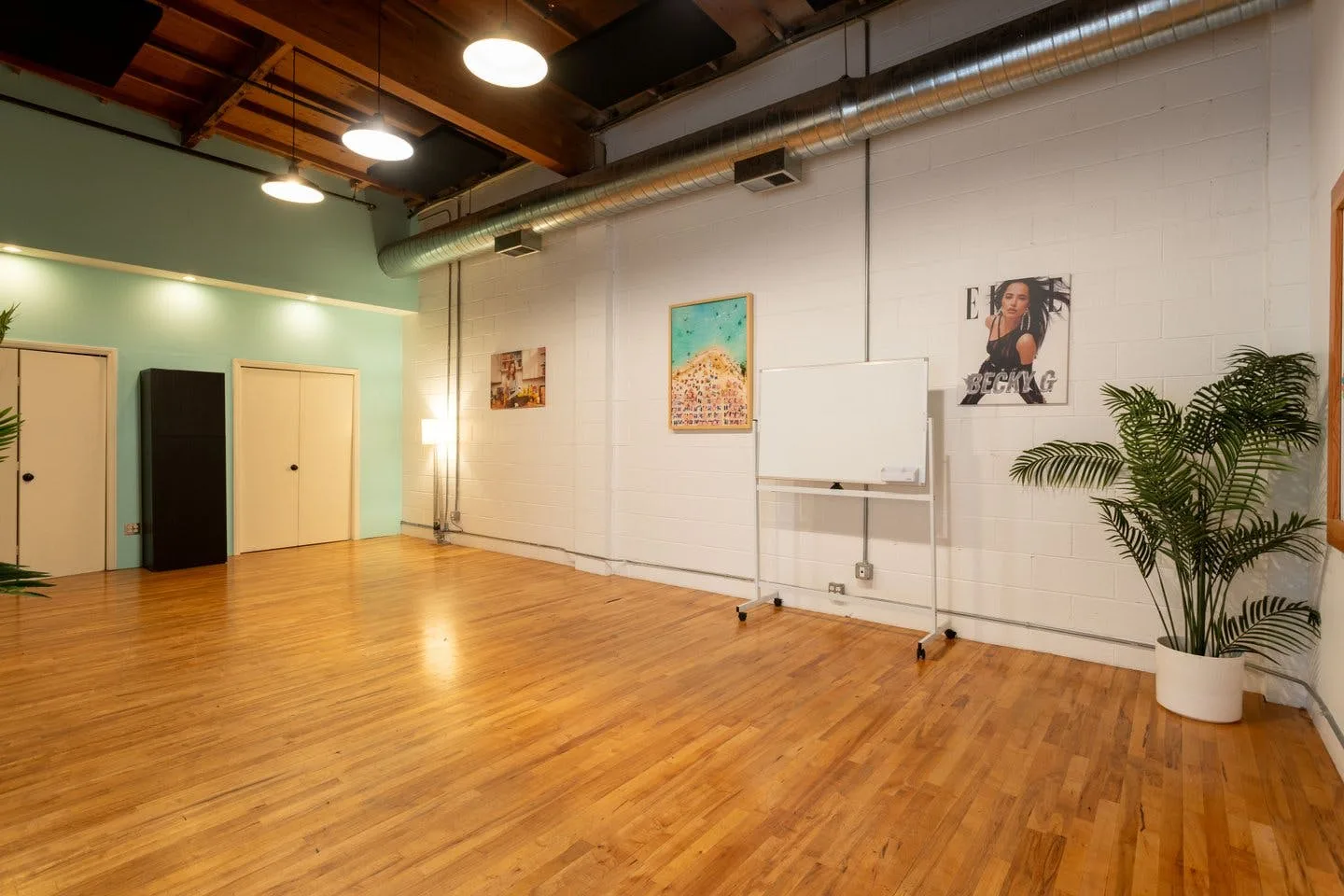 VIP Executive Meeting Room in Silver Lake — 3