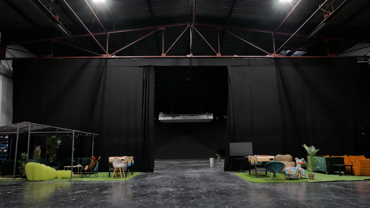 Virtual Production LED Studio with Real-Time Camera Tracking, 1400 sqm, video production, pop-up rental in Trappes, second i…