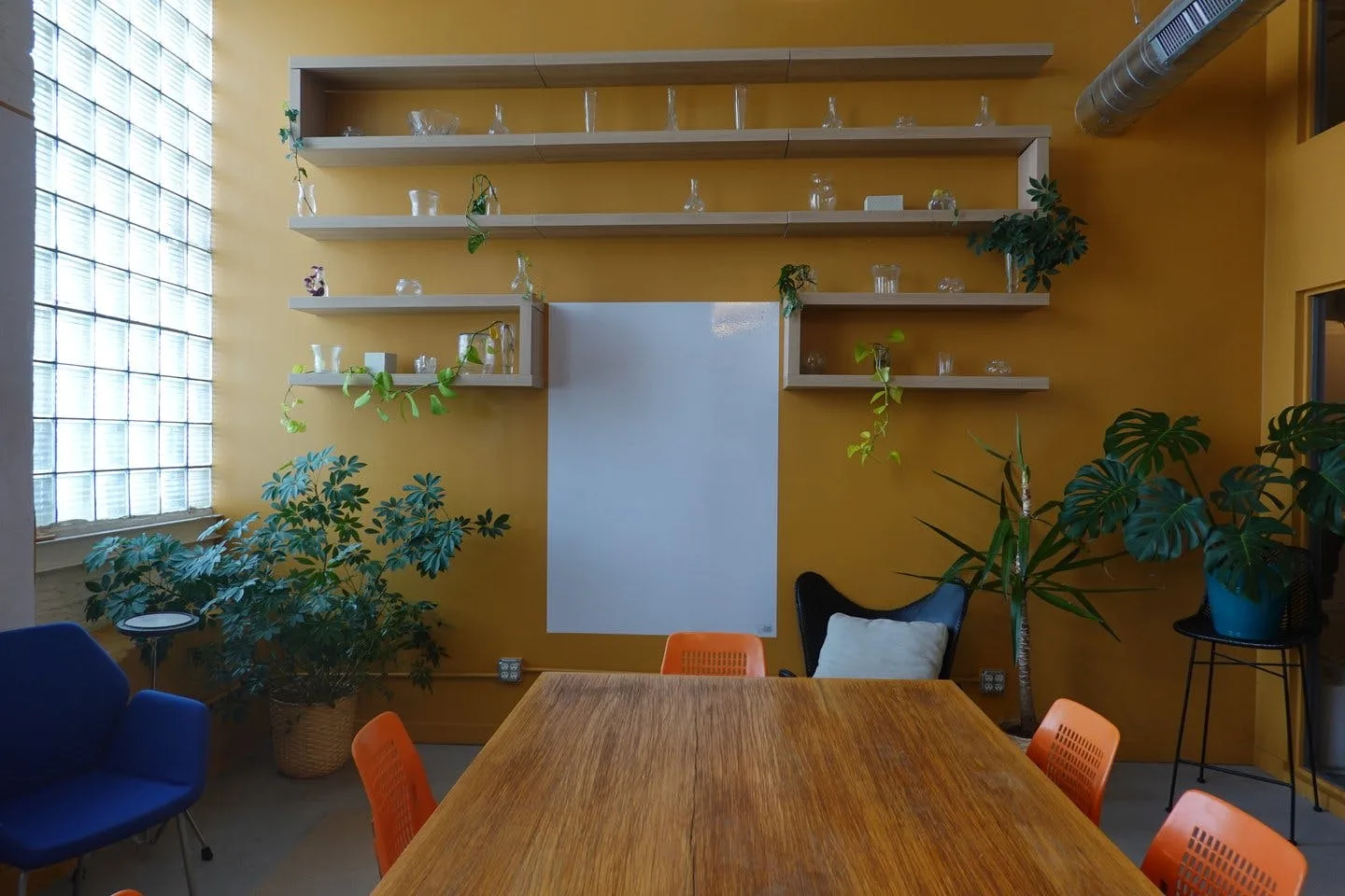 Warm Sunlit Conference Room in West Town — 5