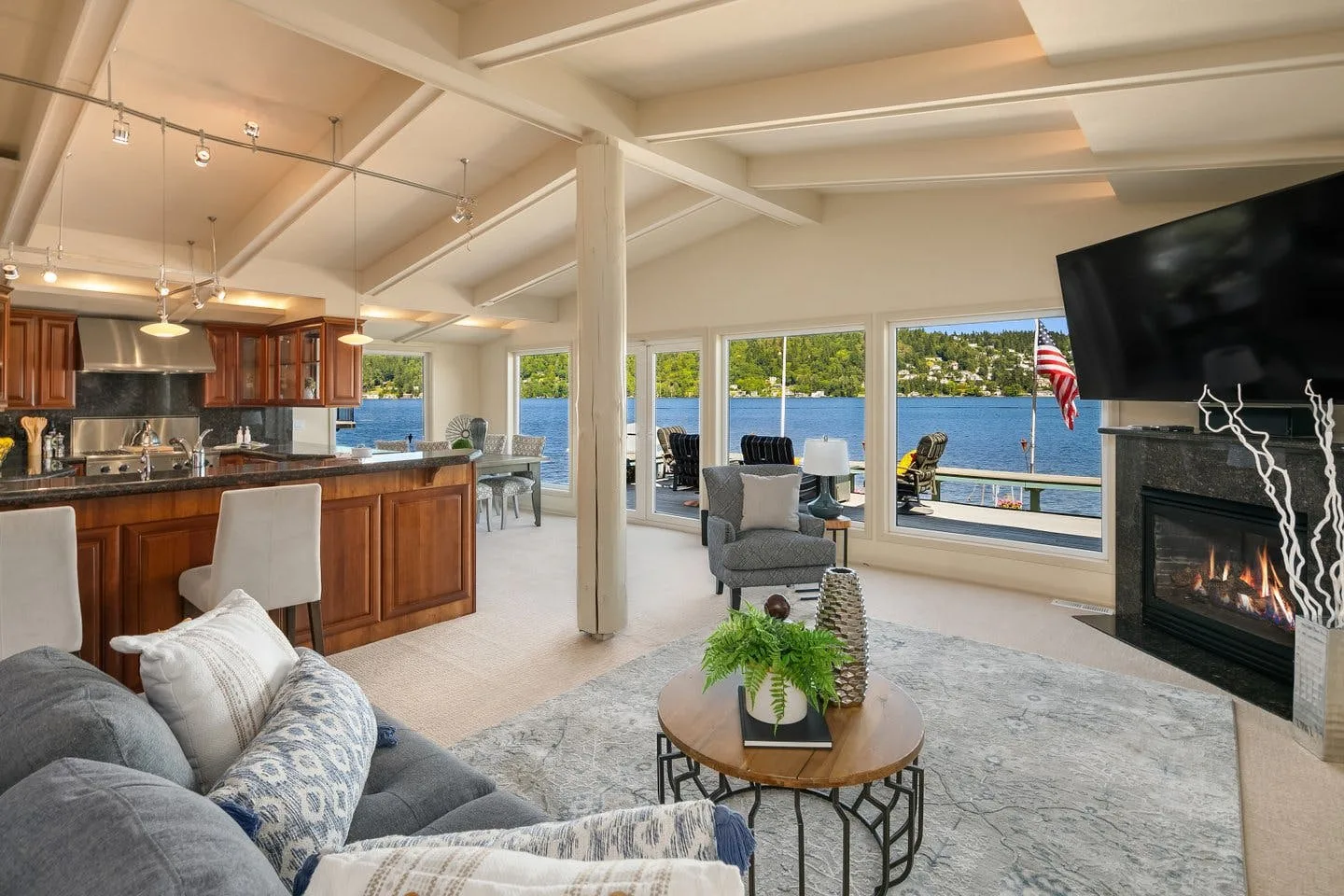 Water Front Space with Lake Sammamish Views in Bellevue — 2