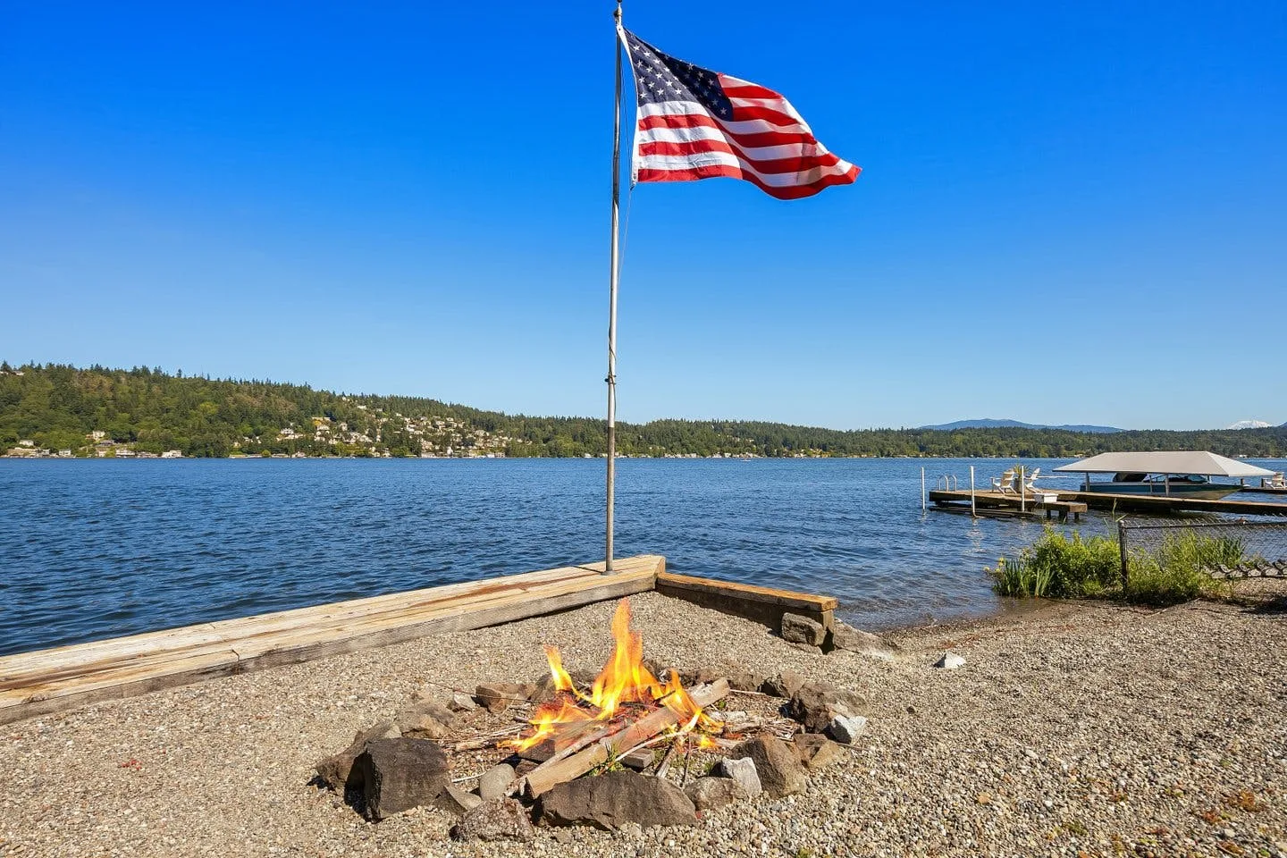 Water Front Space with Lake Sammamish Views in Bellevue — 3