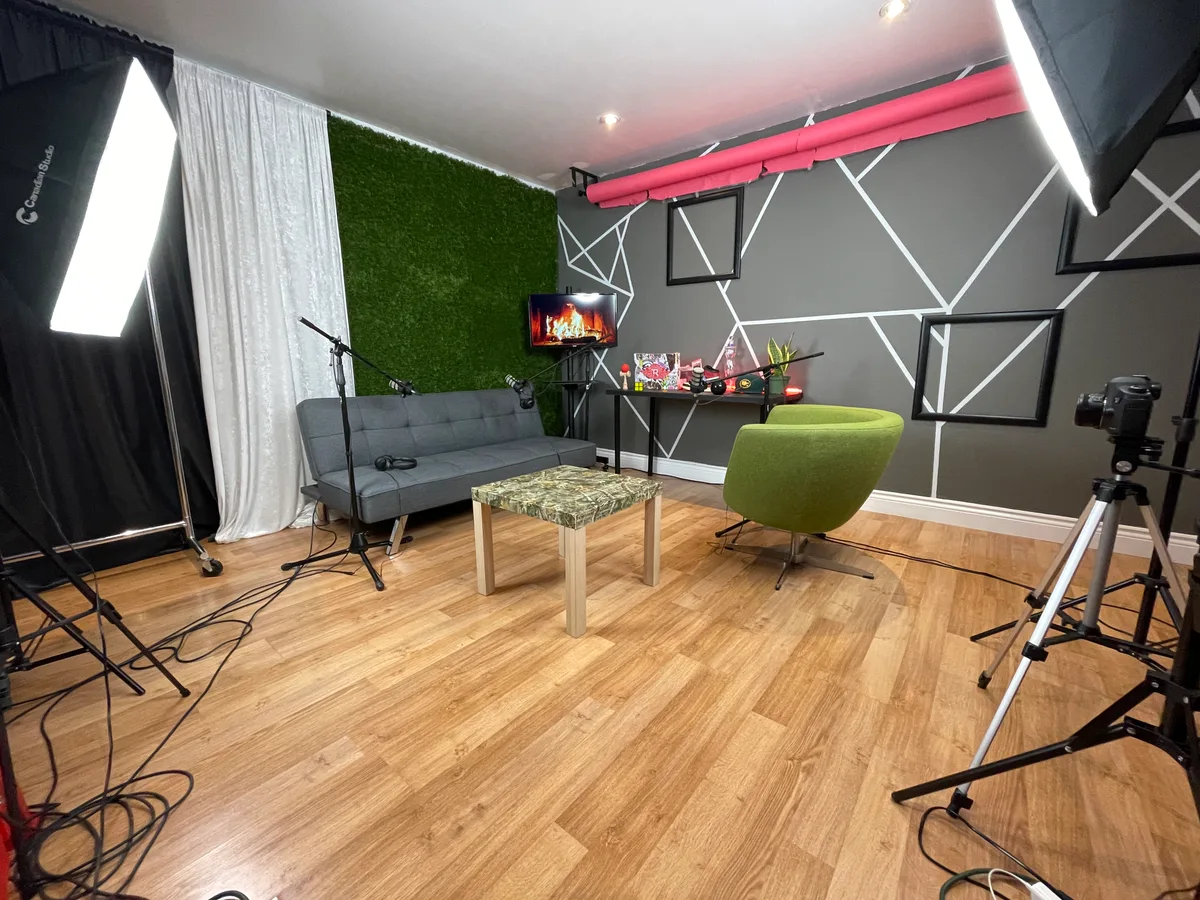 Waterfront Studio - State-of-the-Art Creative Space, 139 sqm, retail activation, pop-up rental in Toronto, additional interi…