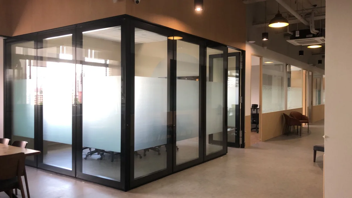 Well-Equipped Meeting Room with Unblocked Views, 22 sqm, networking event, pop-up rental in Singapore, interior view