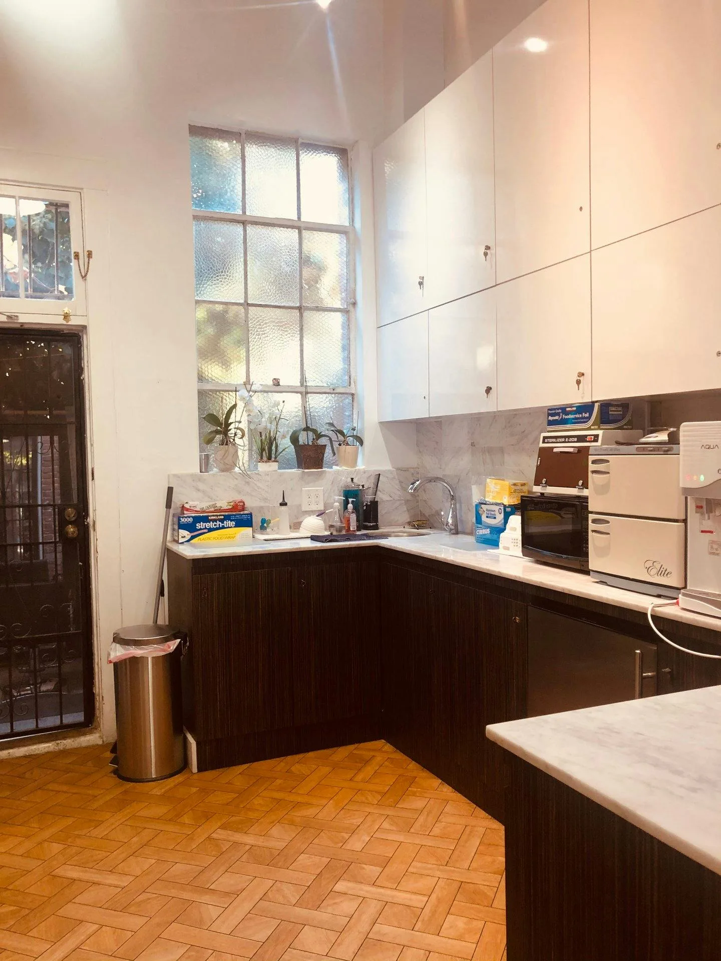 West Hollywood Salon Retreat on Fountain Avenue — 3