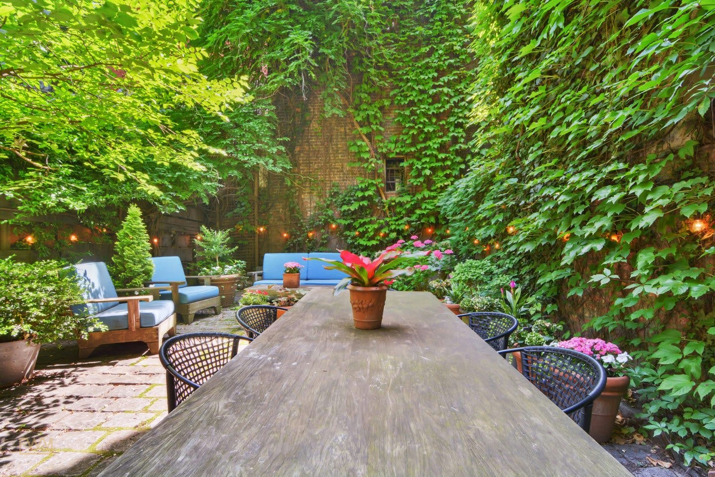 West Village Garden Oasis in New York, 74 sqm, art exhibition, pop-up rental