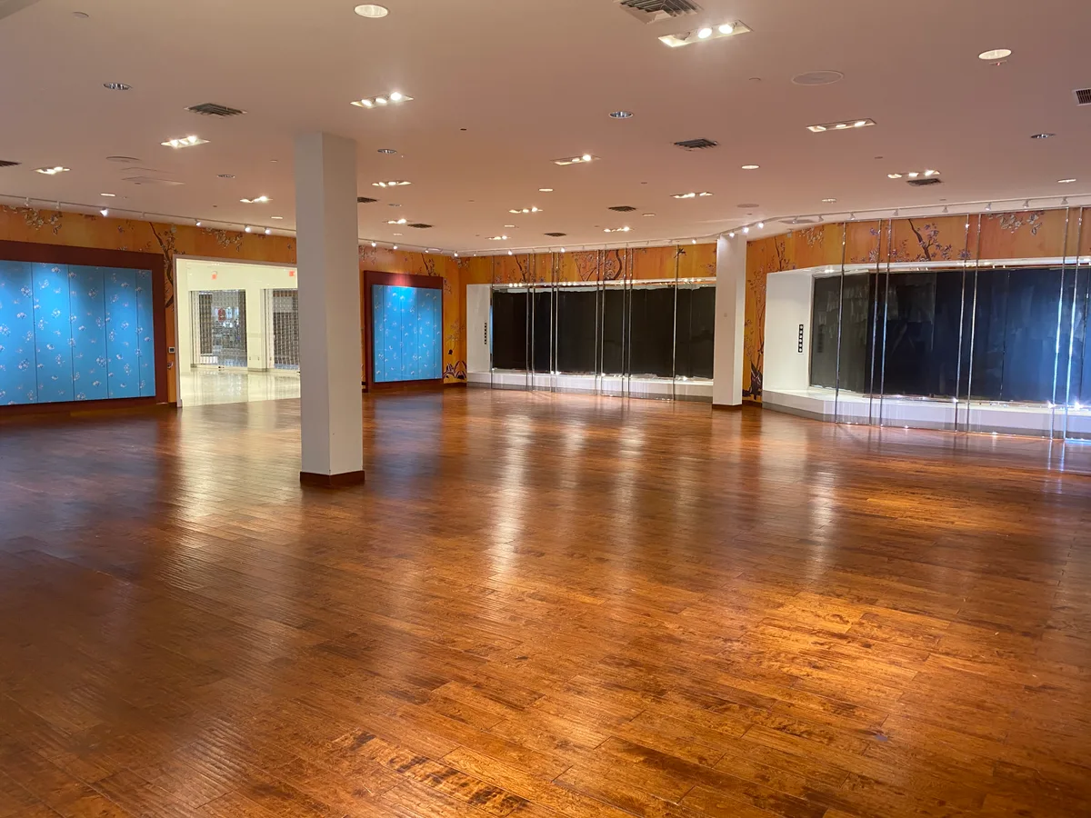 White-Box Boutique Space in Retail Hub, 93 sqm, art exhibition, pop-up rental in Rowland Heights, third interior view