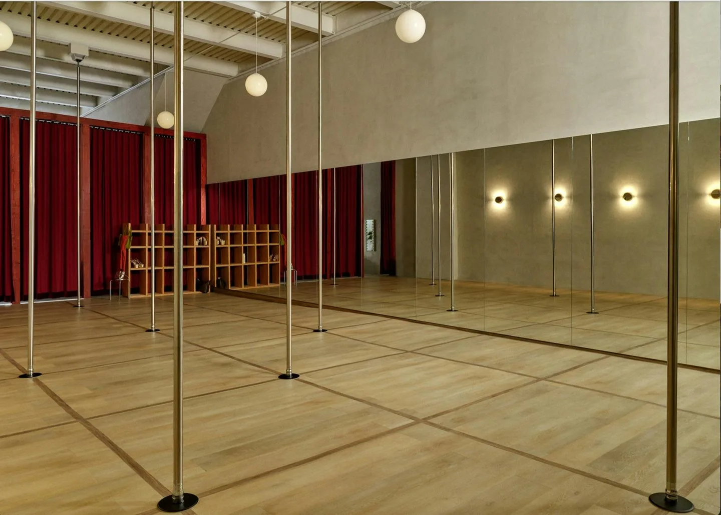 White Box Space with 20-Foot Ceilings on Broome Street — 2
