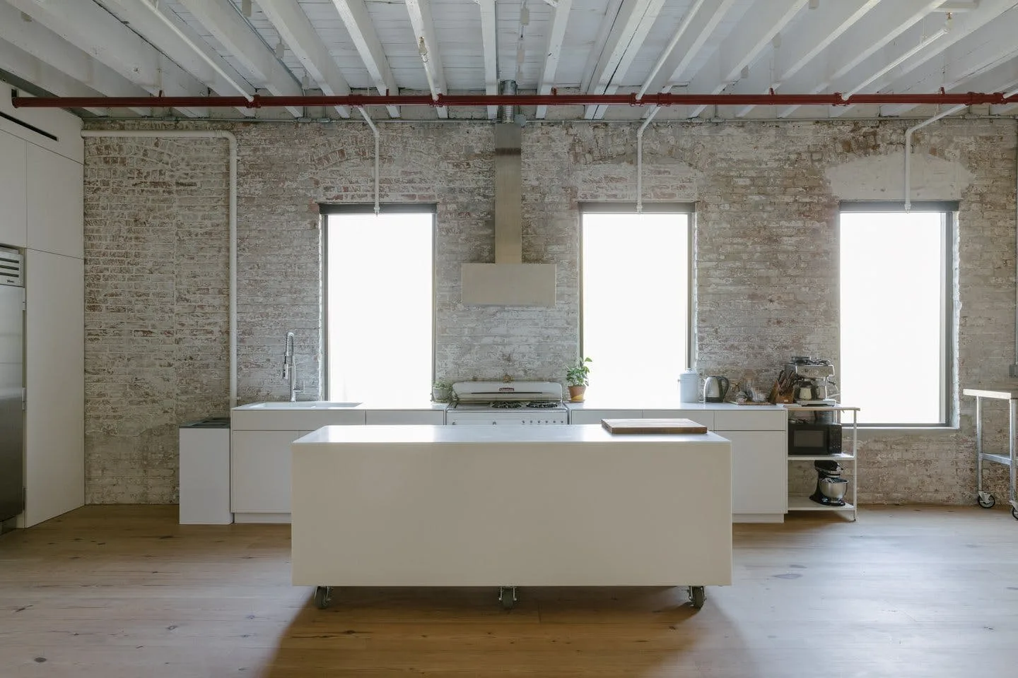 White Commercial Kitchen Photostudio in Brooklyn — 2
