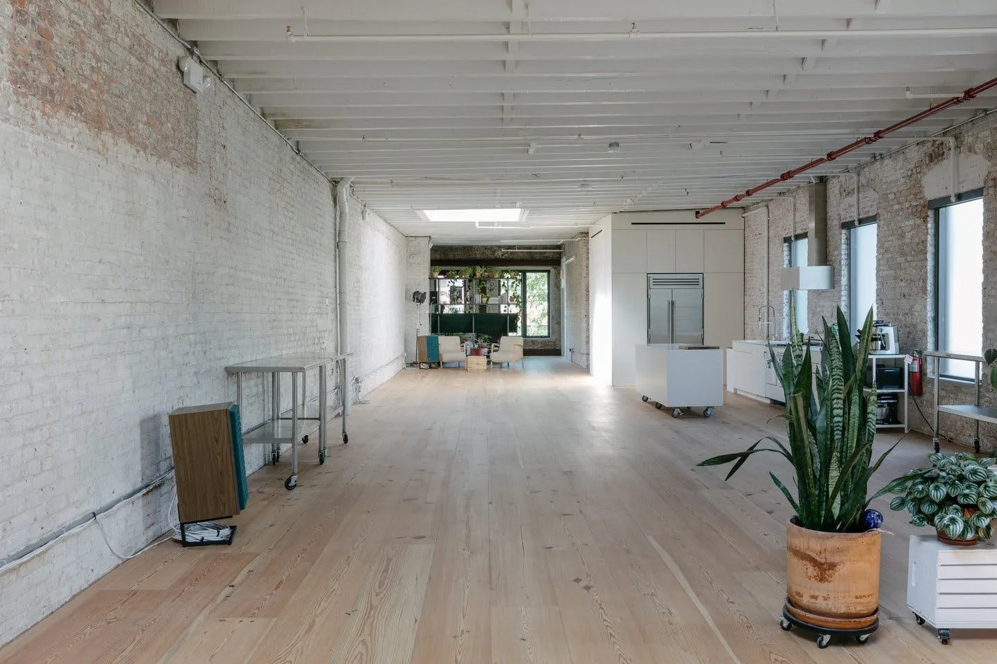 White Commercial Kitchen Photostudio in Brooklyn — 4