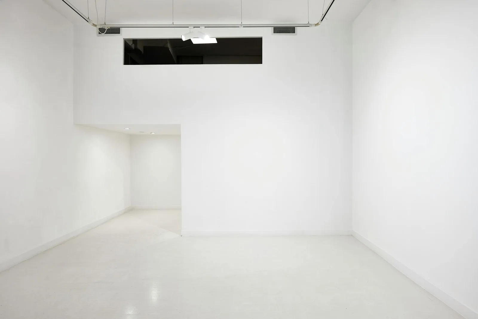 White Cube Space on Rue Saint-Jacques, Marseille — 4