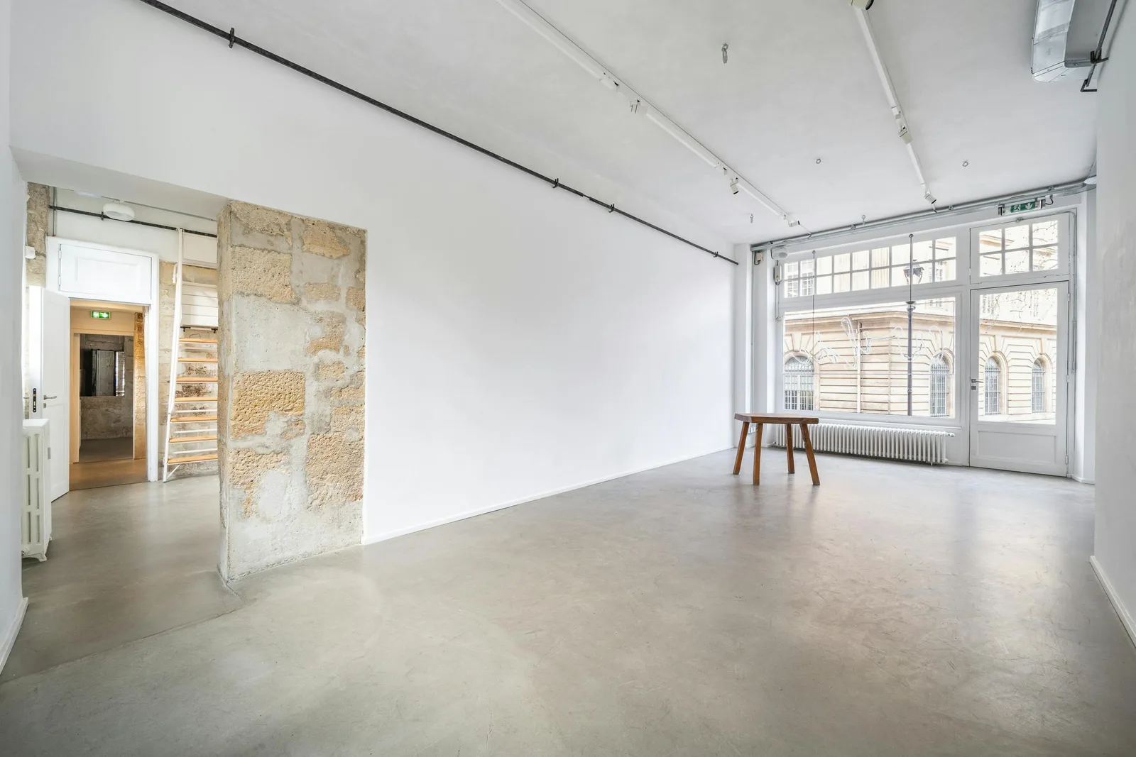 WILDE Showroom: 210 sqm Commercial Space in Paris 75004 — 2